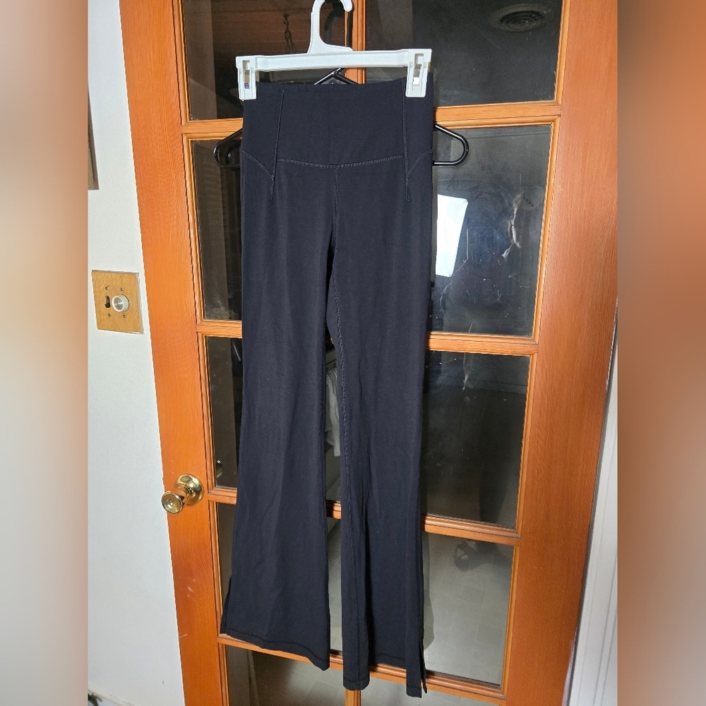 Lululemon Women's Black Flared Leggings Size 4 31"